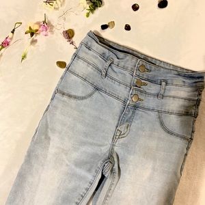 AE HIGHWAISTED WHITE WASH JEANS